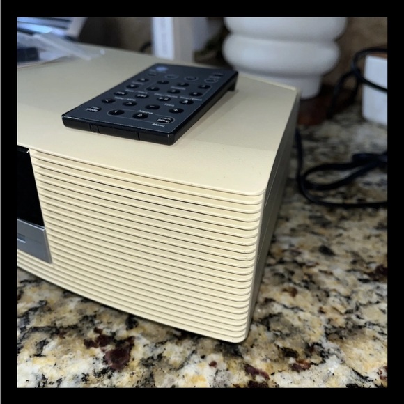 Bose Wave Music System AM/FM CD Player Clock Radio Bluetooth W Remote AWRCC2 - Picture 4 of 12